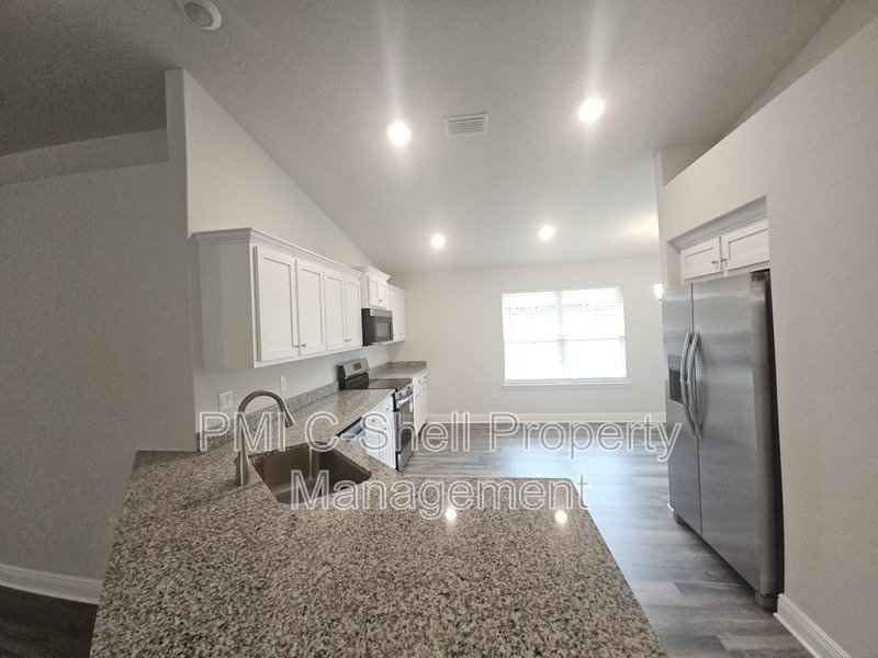 New 4 Bed 2 Bath, Garage, Yard, Pets, NAS Penscola property image