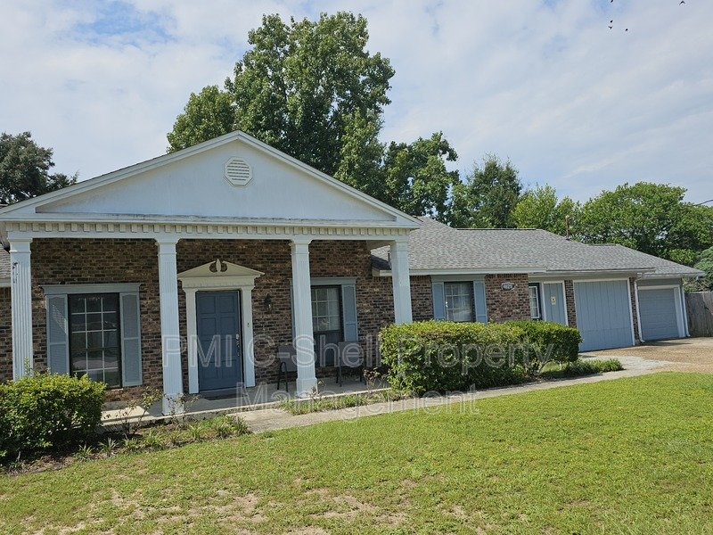 Great Pensacola 5 Bed 3 Bath with Suite, Fenced Yard, Garage property image