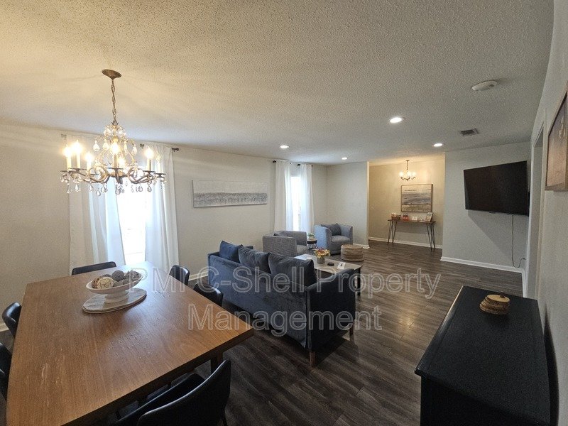 Great Pensacola 5 Bed 3 Bath with Suite, Fenced Yard, Garage property image