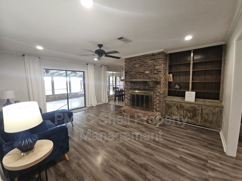 Great Pensacola 5 Bed 3 Bath with Suite, Fenced Yard, Garage property image