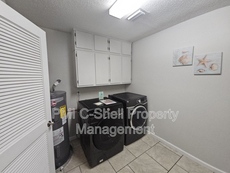 Great Pensacola 5 Bed 3 Bath with Suite, Fenced Yard, Garage property image