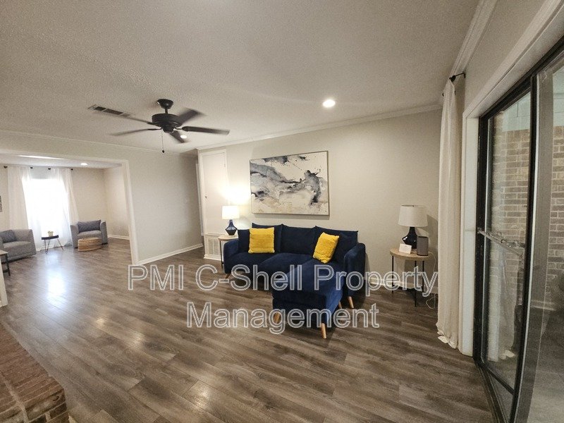 Great Pensacola 5 Bed 3 Bath with Suite, Fenced Yard, Garage property image