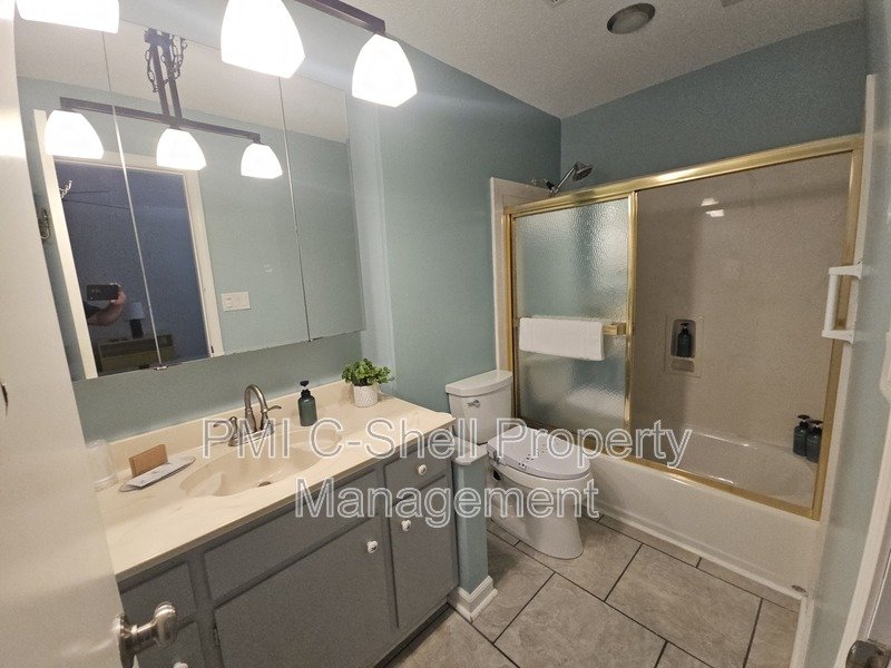 Great Pensacola 5 Bed 3 Bath with Suite, Fenced Yard, Garage property image