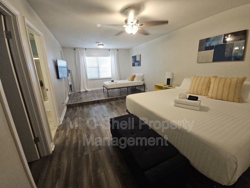 Great Pensacola 5 Bed 3 Bath with Suite, Fenced Yard, Garage property image