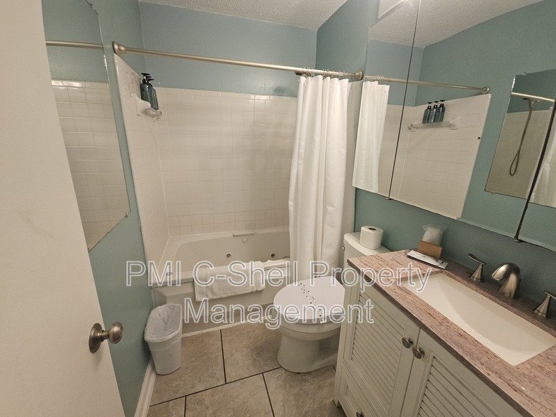 Great Pensacola 5 Bed 3 Bath with Suite, Fenced Yard, Garage property image