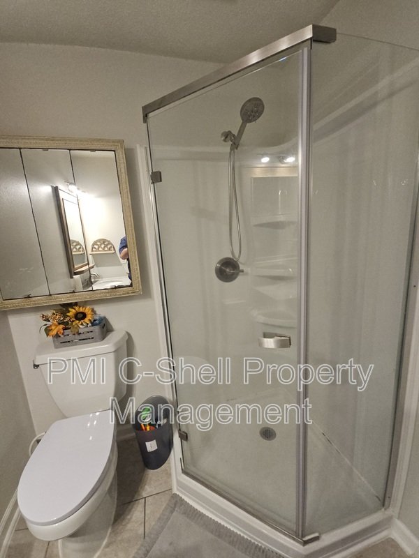 Great Pensacola 5 Bed 3 Bath with Suite, Fenced Yard, Garage property image