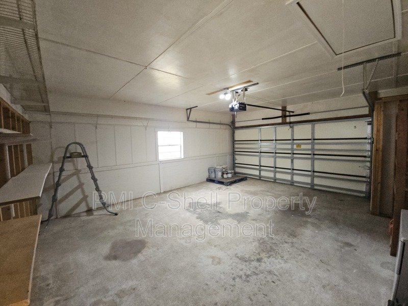 Great Pensacola 5 Bed 3 Bath with Suite, Fenced Yard, Garage property image