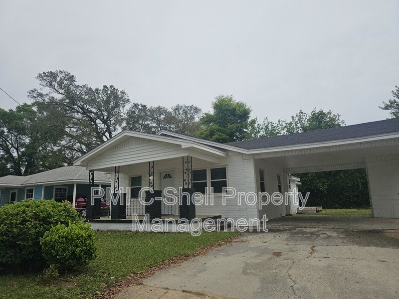 Updated 3 Bed 2 Bath Home, Convenient, Pet Friendly, Backyard property image