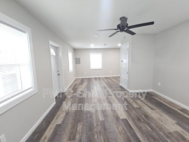 Updated 3 Bed 2 Bath Home, Convenient, Pet Friendly, Backyard property image