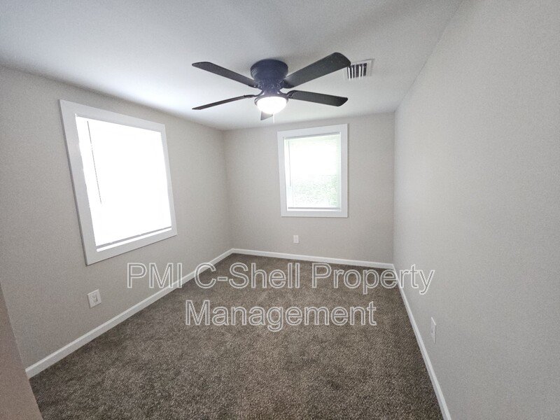 Updated 3 Bed 2 Bath Home, Convenient, Pet Friendly, Backyard property image