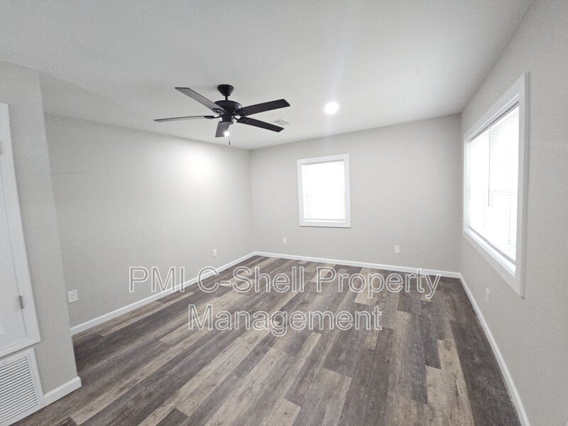 Updated 3 Bed 2 Bath Home, Convenient, Pet Friendly, Backyard property image