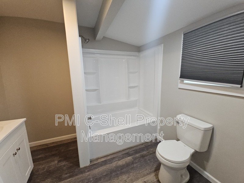 Updated 3 Bed 2 Bath Home, Convenient, Pet Friendly, Backyard property image