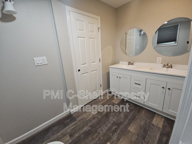 Updated 3 Bed 2 Bath Home, Convenient, Pet Friendly, Backyard property image