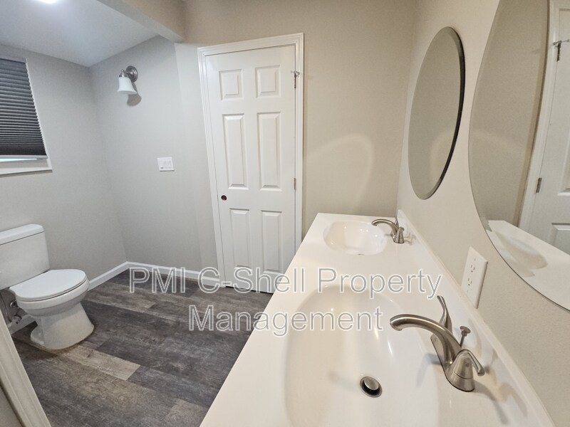 Updated 3 Bed 2 Bath Home, Convenient, Pet Friendly, Backyard property image