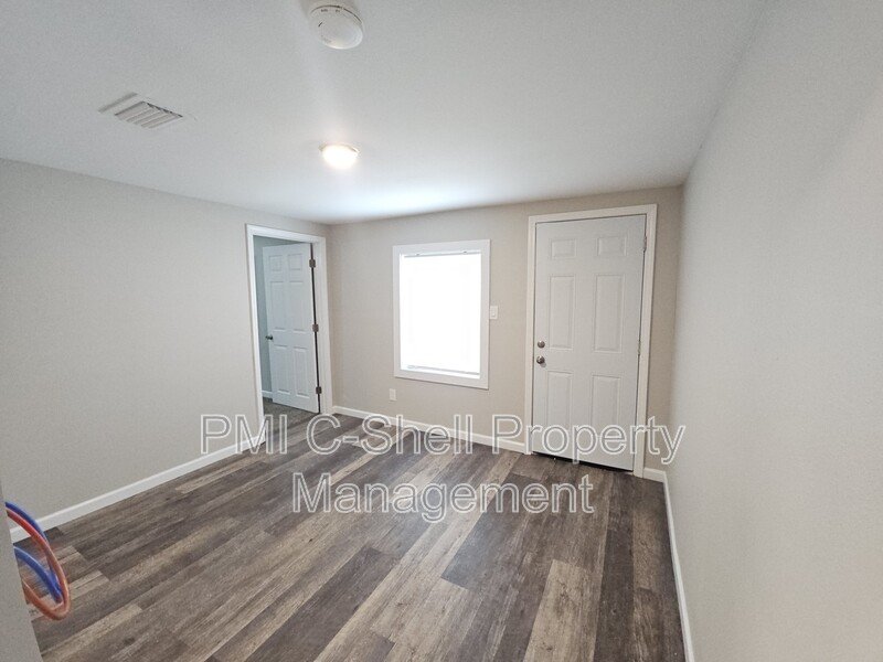Updated 3 Bed 2 Bath Home, Convenient, Pet Friendly, Backyard property image