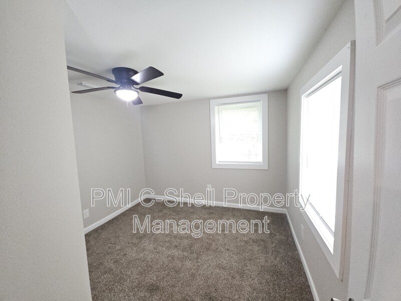 Updated 3 Bed 2 Bath Home, Convenient, Pet Friendly, Backyard property image