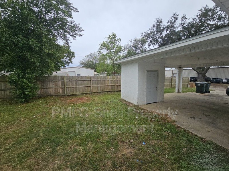 Updated 3 Bed 2 Bath Home, Convenient, Pet Friendly, Backyard property image