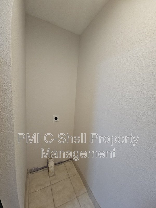 Updated! 1 Bed 1 Bath Gulf Breeze, Pet Friendly, Tile, Yard Area property image