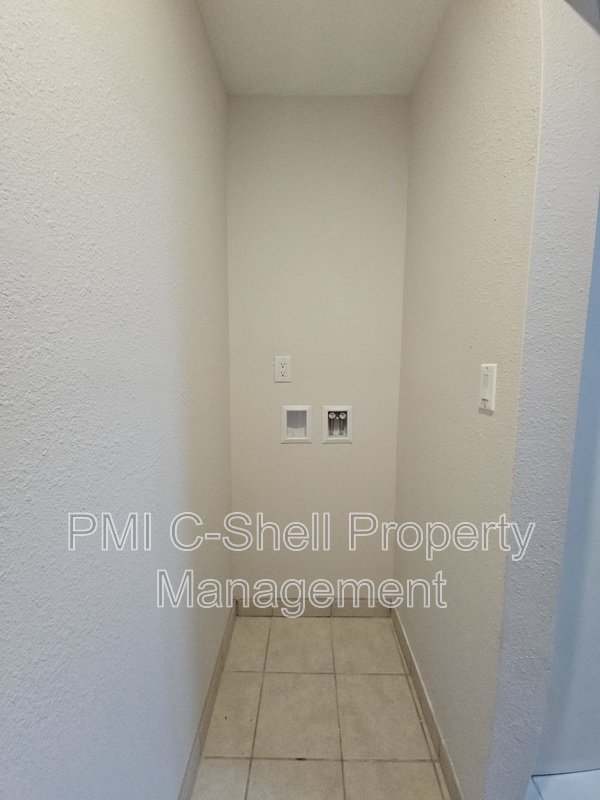 Updated! 1 Bed 1 Bath Gulf Breeze, Pet Friendly, Tile, Yard Area property image