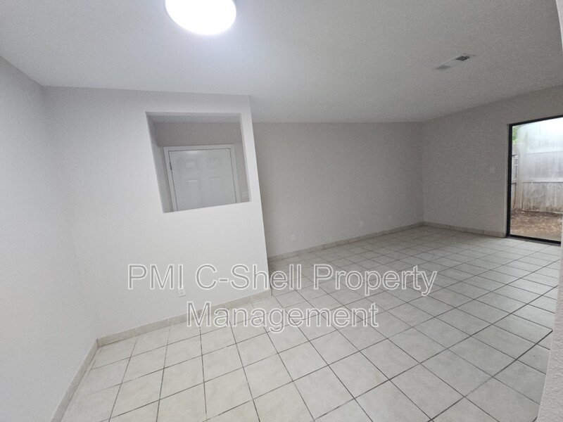 Updated! 1 Bed 1 Bath Gulf Breeze, Pet Friendly, Tile, Yard Area property image