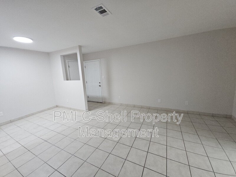 Updated! 1 Bed 1 Bath Gulf Breeze, Pet Friendly, Tile, Yard Area property image