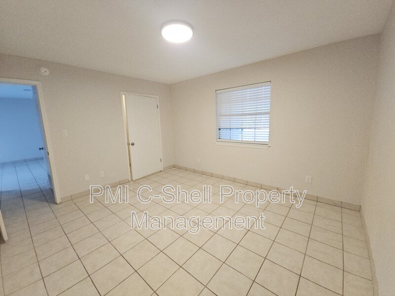 Updated! 1 Bed 1 Bath Gulf Breeze, Pet Friendly, Tile, Yard Area property image