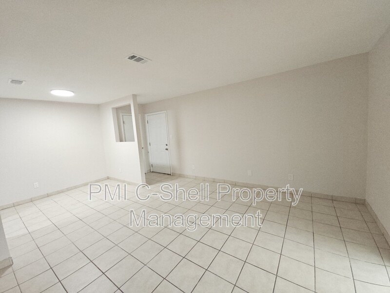 Updated! 1 Bed 1 Bath Gulf Breeze, Pet Friendly, Tile, Yard Area property image
