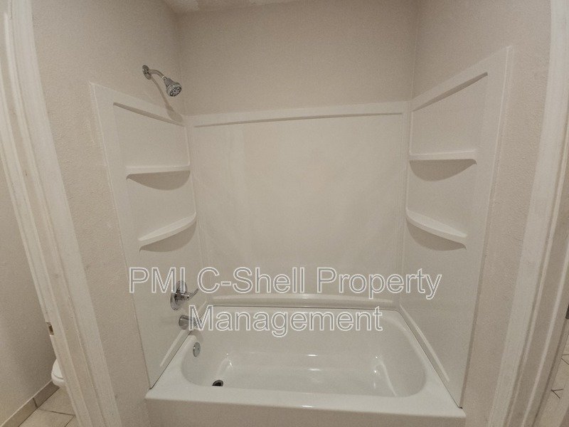 Updated! 1 Bed 1 Bath Gulf Breeze, Pet Friendly, Tile, Yard Area property image