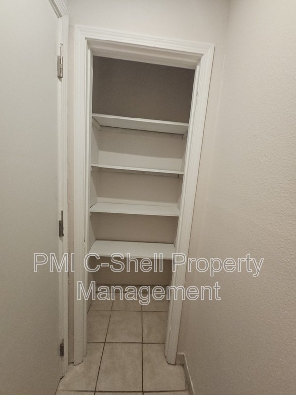 Updated! 1 Bed 1 Bath Gulf Breeze, Pet Friendly, Tile, Yard Area property image