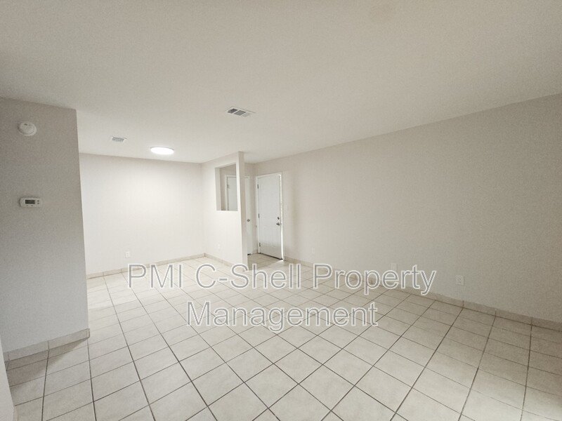 Updated! 1 Bed 1 Bath Gulf Breeze, Pet Friendly, Tile, Yard Area property image