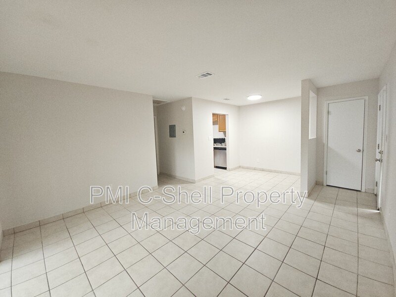 Updated! 1 Bed 1 Bath Gulf Breeze, Pet Friendly, Tile, Yard Area property image