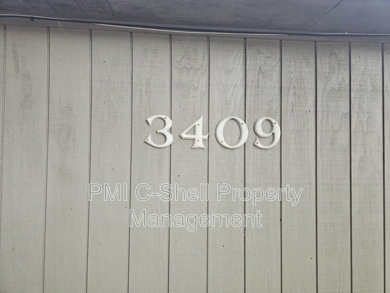 Updated! 1 Bed 1 Bath Gulf Breeze, Pet Friendly, Tile, Yard Area property image