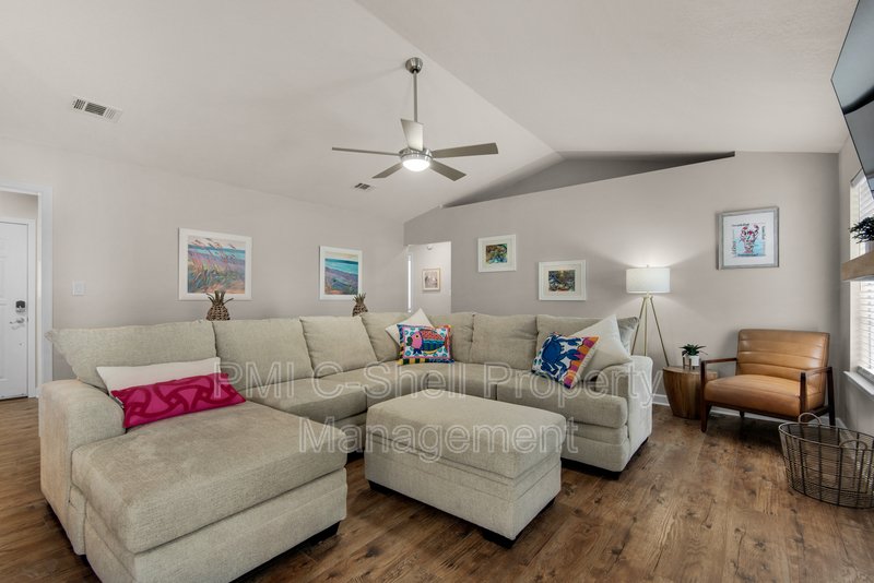 3bed 2bath Gulf Breeze, Yard, Great Schools, No HOA, $374,900 property image