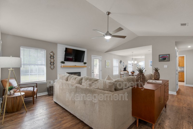 3bed 2bath Gulf Breeze, Yard, Great Schools, No HOA, $374,900 property image