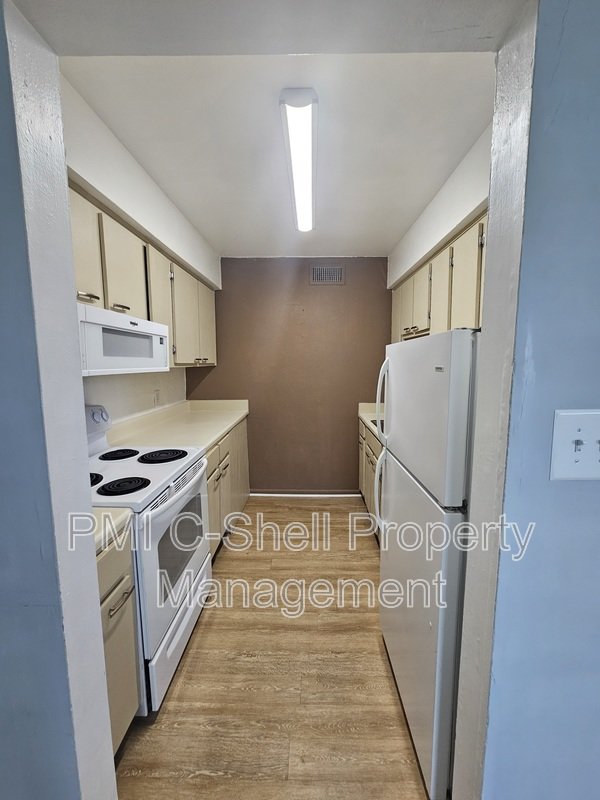 Beautiful 2 Bed 1.5 Bath Pool View Pensacola property image