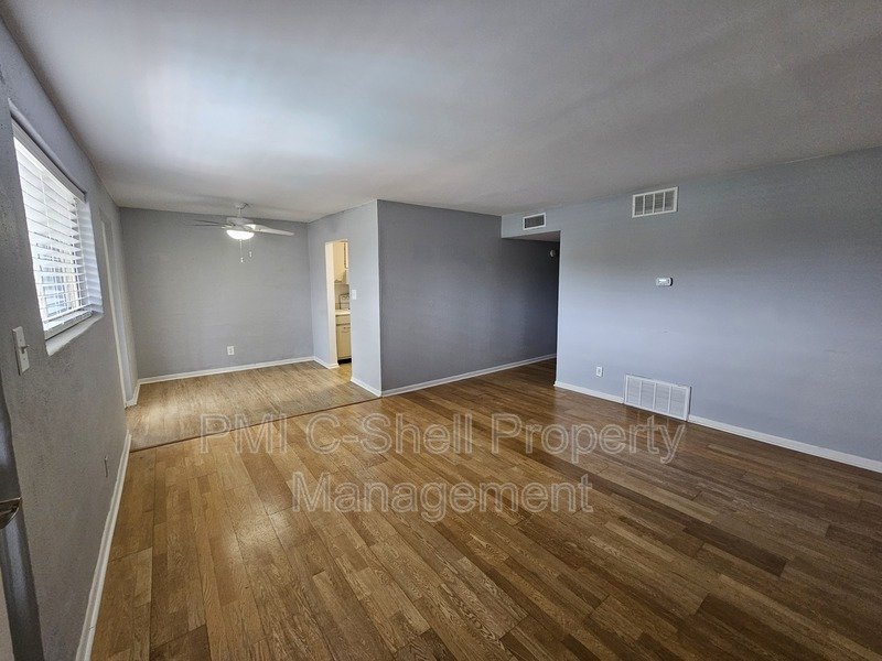 Beautiful 2 Bed 1.5 Bath Pool View Pensacola property image