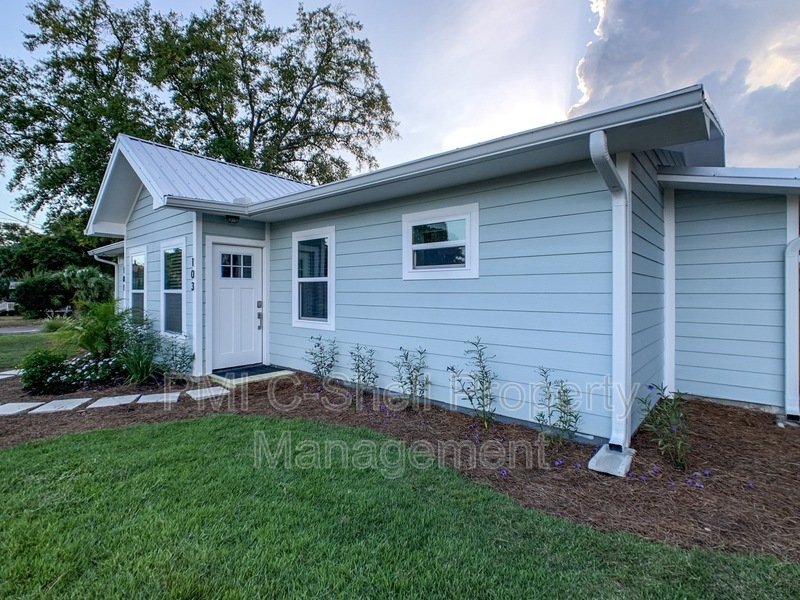 Updated! 1 Bed 1 Bath Near Downtown, Penscola, Pet Friendly, Yard property image