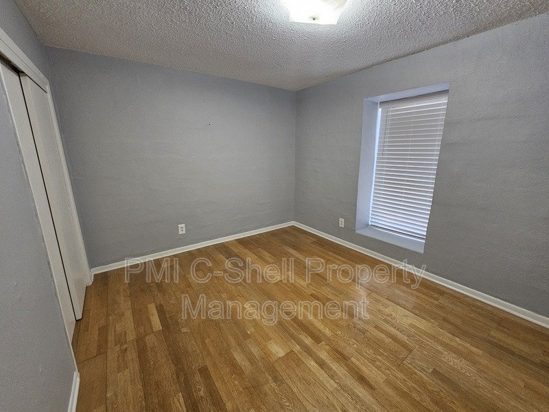 Beautiful 2 Bed 1.5 Bath Pool View Pensacola property image