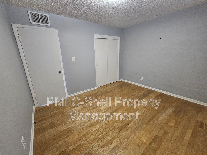 Beautiful 2 Bed 1.5 Bath Pool View Pensacola property image