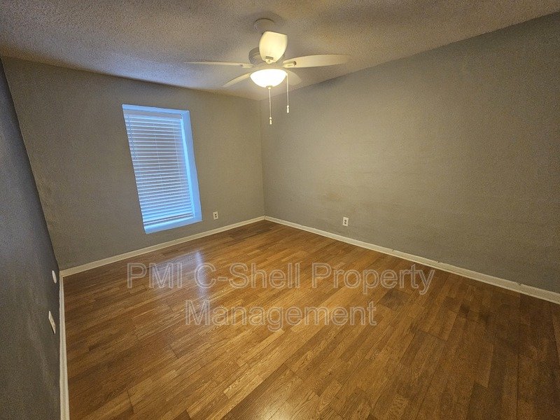 Beautiful 2 Bed 1.5 Bath Pool View Pensacola property image