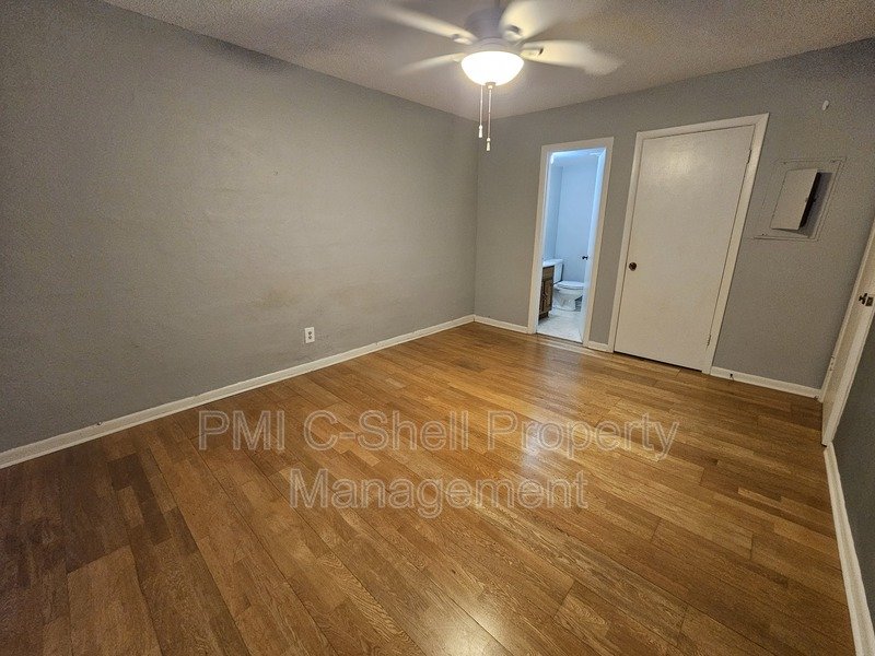 Beautiful 2 Bed 1.5 Bath Pool View Pensacola property image