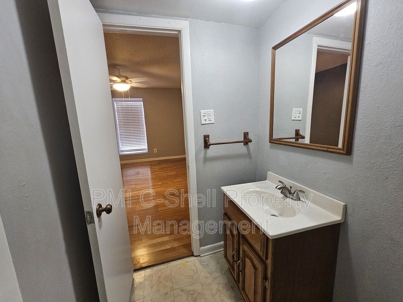 Beautiful 2 Bed 1.5 Bath Pool View Pensacola property image