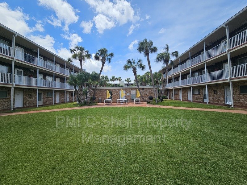 Beautiful 2 Bed 1.5 Bath Pool View Pensacola property image