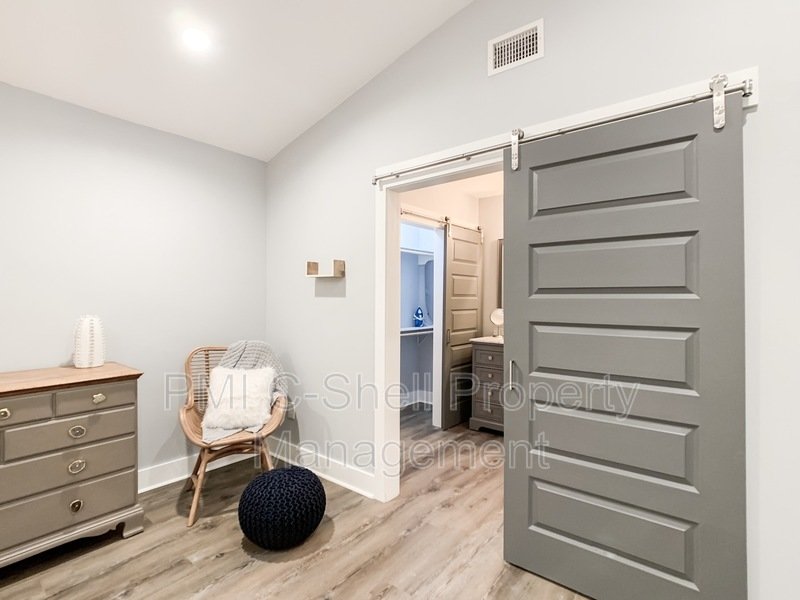 Updated! 1 Bed 1 Bath Near Downtown, Penscola, Pet Friendly, Yard property image