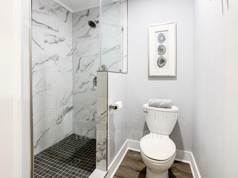 Updated! 1 Bed 1 Bath Near Downtown, Penscola, Pet Friendly, Yard property image