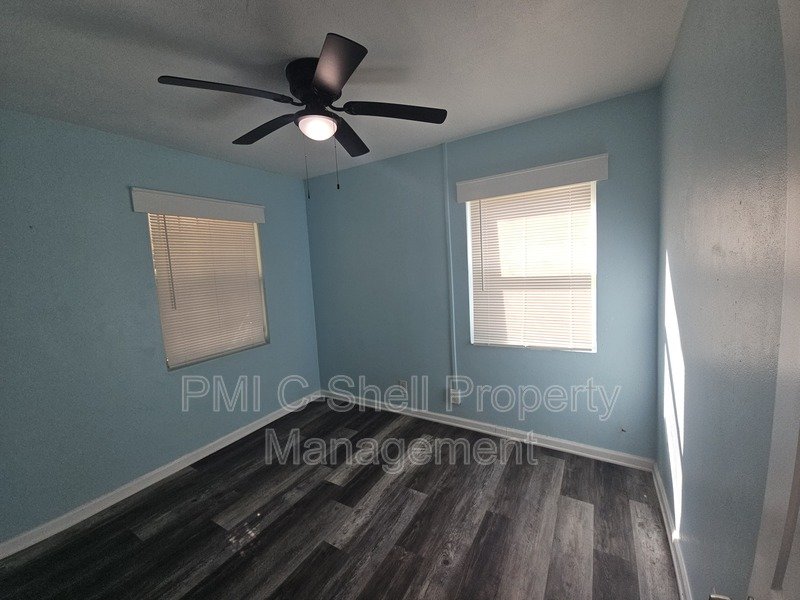 2 Bed 1 Bath Pensacola Fenced Yard and Serene Backyard property image