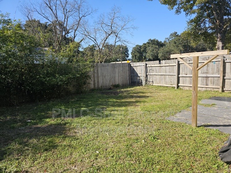2 Bed 1 Bath Pensacola Fenced Yard and Serene Backyard property image