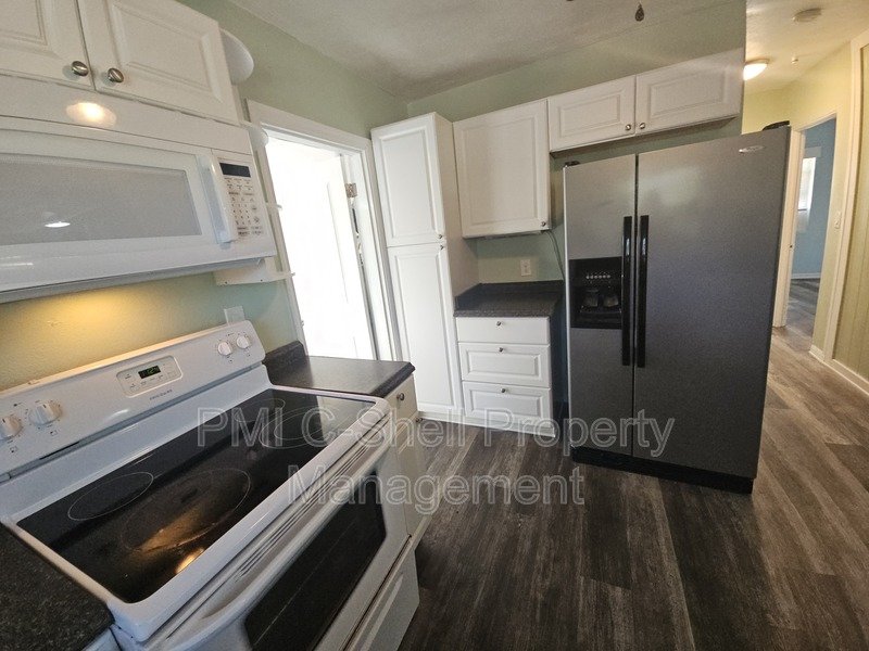 2 Bed 1 Bath Pensacola Fenced Yard and Serene Backyard property image