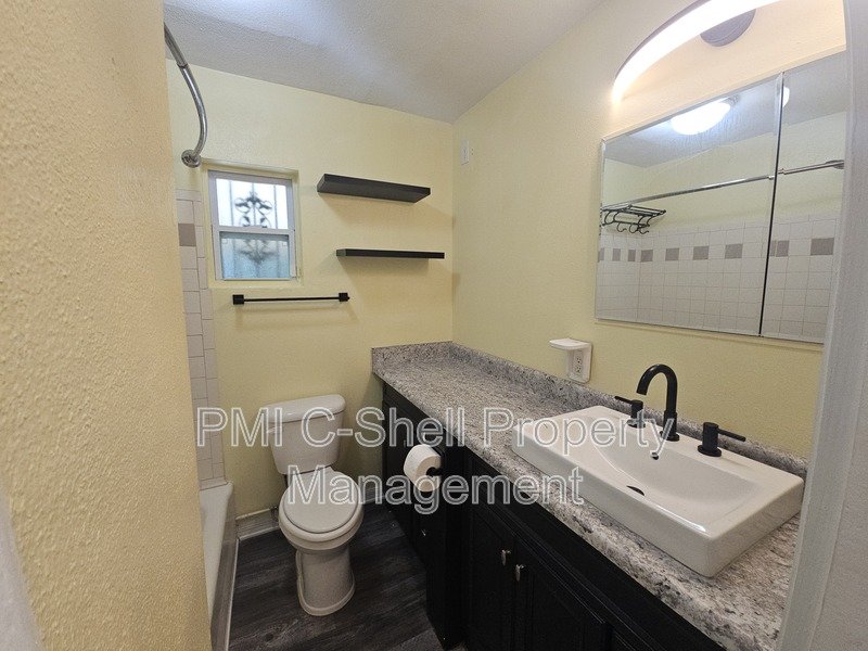 2 Bed 1 Bath Pensacola Fenced Yard and Serene Backyard property image