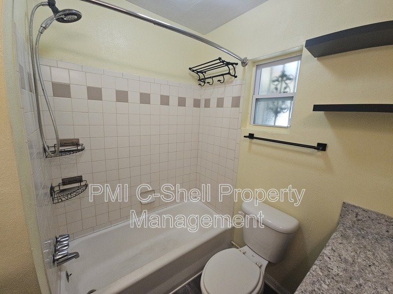 2 Bed 1 Bath Pensacola Fenced Yard and Serene Backyard property image